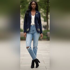 Luxurious Velvet Women's Blazer with Embroidery